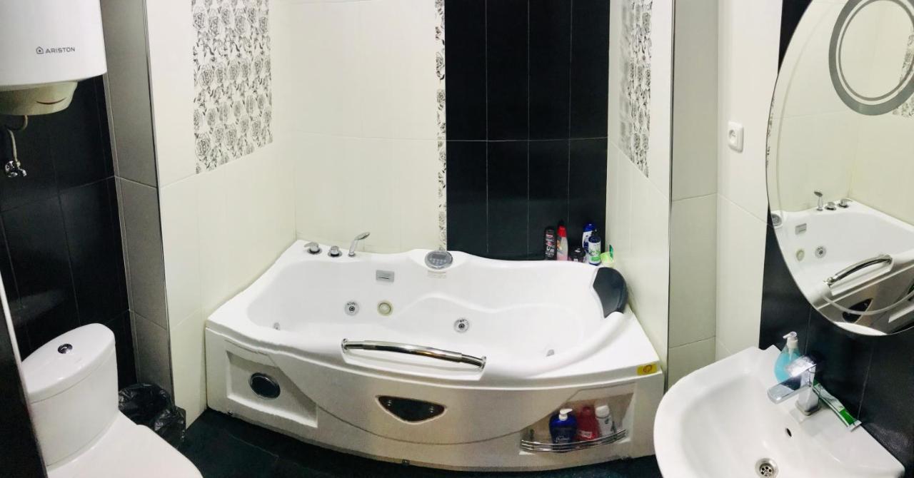 Luxury Apartment With Jacuzzi On Republic Square Jerevan Eksteriør bilde